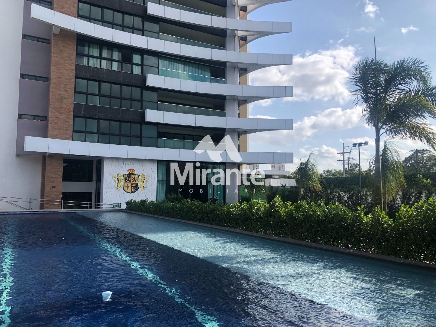 Apartamento Para Vender com 4 quartos sendo 4 suítes no bairro Santa Mônica em Feira De Santana