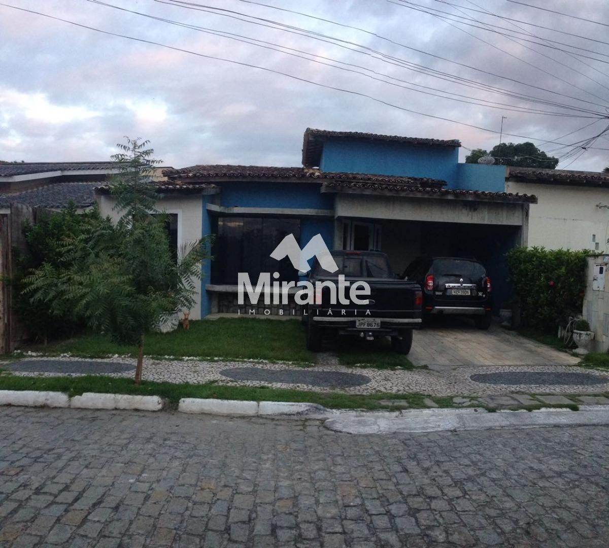 Casa de Condomínio Para Vender com 4 quartos sendo 3 suítes no bairro Tomba em Feira De Santana