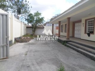 Casa Para Alugar com 3 quartos sendo 1 suítes no bairro Santa Mônica em Feira De Santana