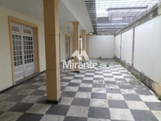 Casa Para Alugar com 3 quartos sendo 1 suítes no bairro Santa Mônica em Feira De Santana