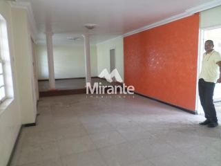 Casa Para Alugar com 3 quartos sendo 1 suítes no bairro Santa Mônica em Feira De Santana