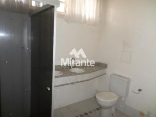 Casa Para Alugar com 3 quartos sendo 1 suítes no bairro Santa Mônica em Feira De Santana