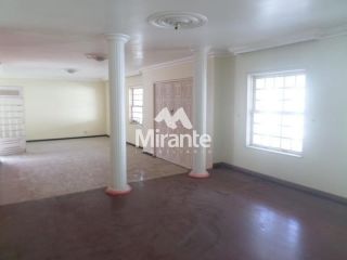 Casa Para Alugar com 3 quartos sendo 1 suítes no bairro Santa Mônica em Feira De Santana