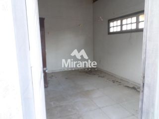 Casa Para Alugar com 3 quartos sendo 1 suítes no bairro Santa Mônica em Feira De Santana