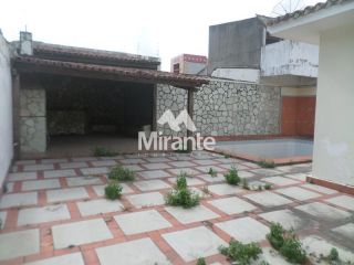 Casa Para Alugar com 3 quartos sendo 1 suítes no bairro Santa Mônica em Feira De Santana