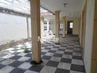 Casa Para Alugar com 3 quartos sendo 1 suítes no bairro Santa Mônica em Feira De Santana