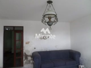 Casa Para Vender com 4 quartos sendo 2 suítes no bairro Santa Mônica em Feira De Santana