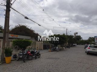 Casa Para Alugar com 3 quartos sendo 1 suítes no bairro Santa Mônica em Feira De Santana