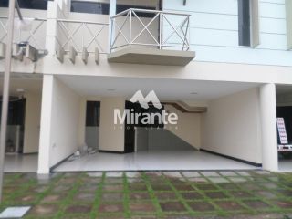 Casa de Condomínio Para Vender com 3 quartos sendo 1 suítes no bairro Capuchinhos em Feira De Santana