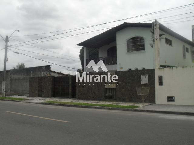 Casa Para Vender com 6 quartos sendo 2 suítes no bairro Santa Mônica em Feira De Santana
