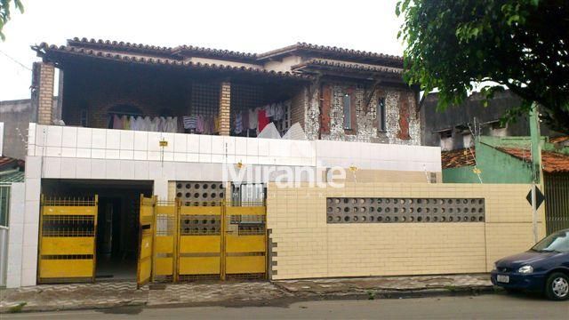 Casa Para Vender com 4 quartos no bairro Jardim Cruzeiro em Feira De Santana