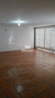 Casa Para Vender com 6 quartos sendo 4 suítes no bairro Eucalipto em Feira De Santana