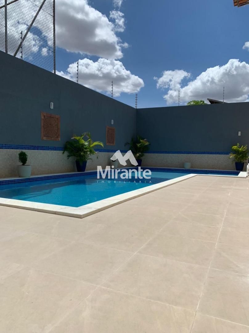 Casa Para Vender com 5 quartos sendo 3 suítes no bairro Tomba em Feira De Santana