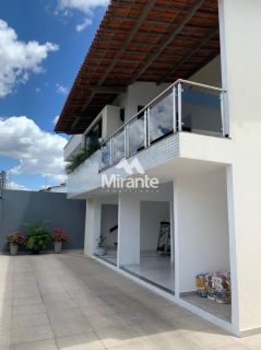 Casa Para Vender com 5 quartos sendo 3 suítes no bairro Tomba em Feira De Santana