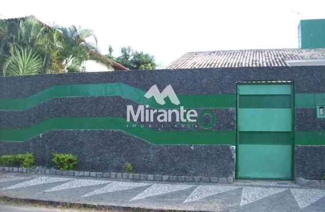 Casa Para Vender com 6 quartos sendo 1 suítes no bairro Sim em Feira De Santana