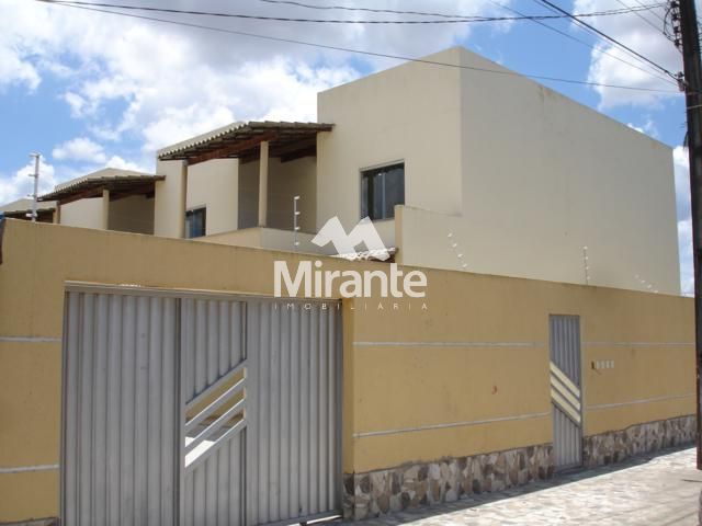 Casa Para Vender com 3 quartos sendo 1 suítes no bairro Santa Mônica em Feira De Santana