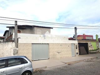 Casa Para Vender com 4 quartos no bairro Ponto Central em Feira De Santana