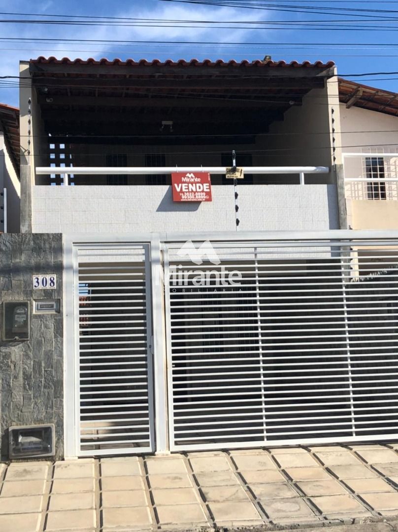 Casa Para Vender com 3 quartos no bairro Santa Mônica em Feira De Santana