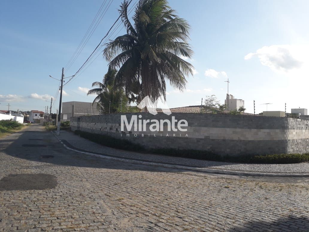 Casa Para Vender com 4 quartos sendo 2 suítes no bairro Muchila em Feira De Santana