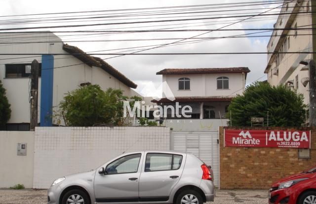 Casa Para Vender com 6 quartos sendo 2 suítes no bairro Parque Getúlio Vargas em Feira De Santana
