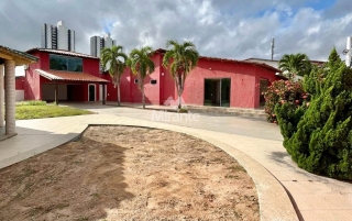 Casa Para Vender com 6 quartos no bairro Santa Mônica em Feira De Santana