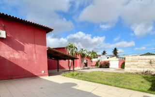 Casa Para Vender com 6 quartos no bairro Santa Mônica em Feira De Santana