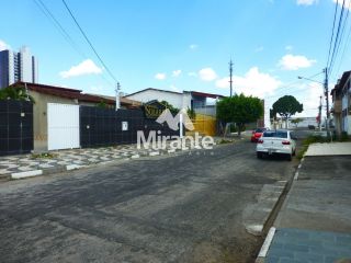 Casa Para Vender com 6 quartos no bairro Santa Mônica em Feira De Santana