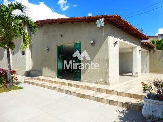 Casa Para Vender com 6 quartos no bairro Santa Mônica em Feira De Santana