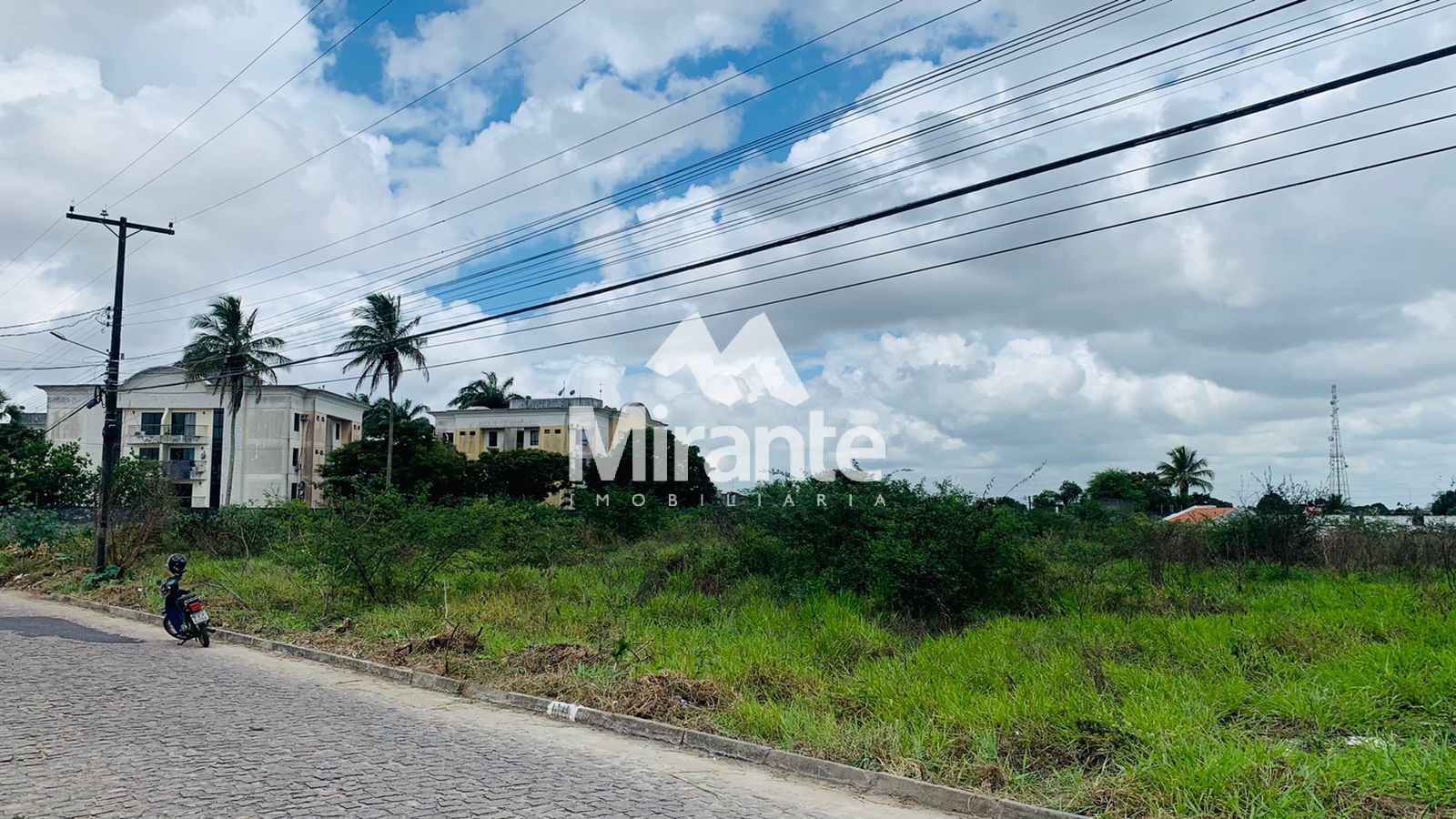 Lote / Terreno de Bairro Para Vender no bairro Lagoa Salgada em Feira De Santana