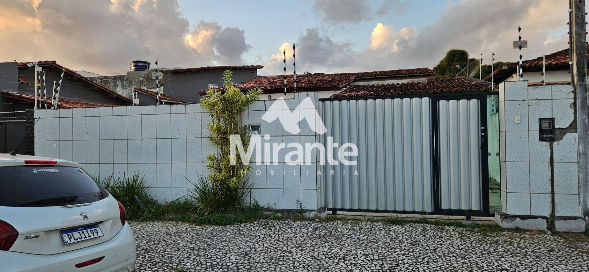 Casa Para Vender com 5 quartos sendo 1 suíte no bairro Capuchinhos em Feira De Santana