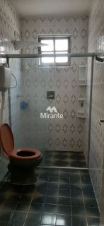 Casa Para Vender com 4 quartos sendo 2 suítes no bairro Santa Mônica em Feira De Santana