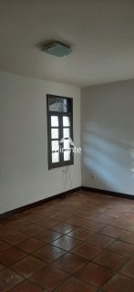 Casa Para Vender com 4 quartos sendo 2 suítes no bairro Santa Mônica em Feira De Santana