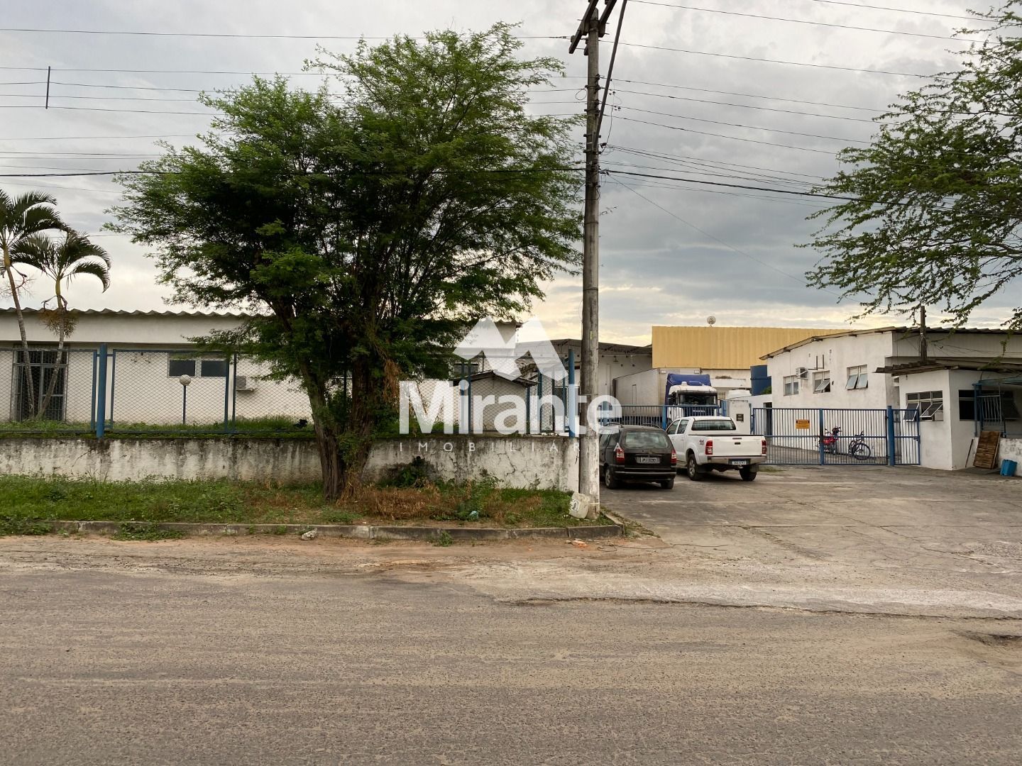 Galpão / Depósito / Armazém Para Alugar no bairro CIS em Feira De Santana