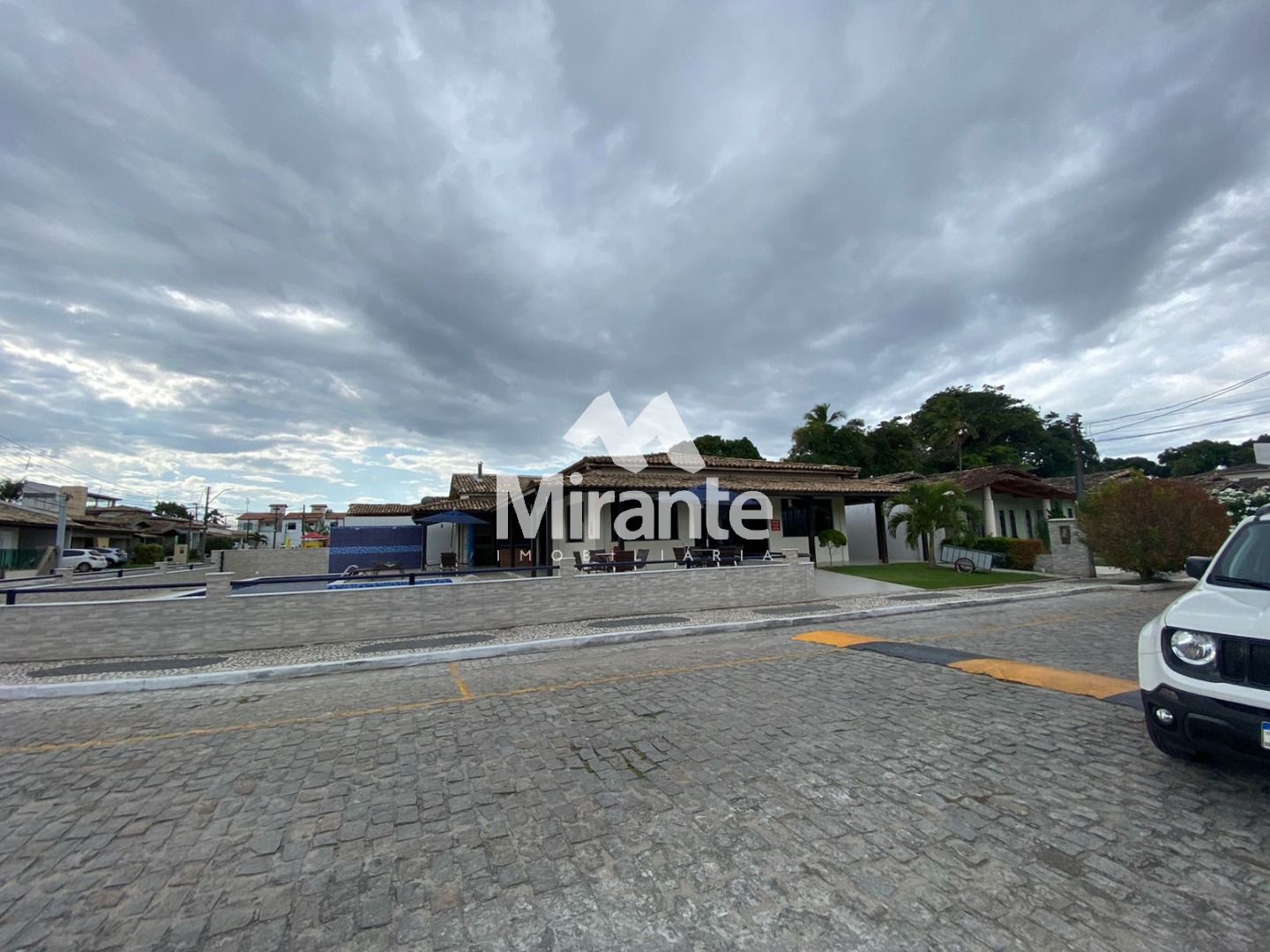 Casa de Condomínio Para Vender com 4 quartos sendo 3 suítes no bairro Brasília em Feira De Santana