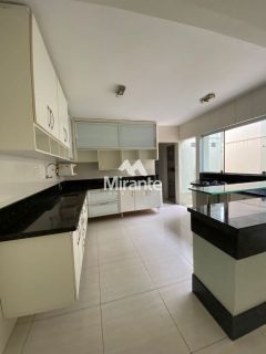 Casa de Condomínio Para Vender com 4 quartos sendo 3 suítes no bairro Brasília em Feira De Santana