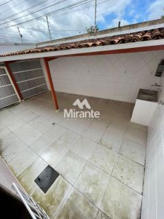 Casa de Condomínio Para Vender com 3 quartos sendo 1 suítes no bairro Santa Mônica em Feira De Santana
