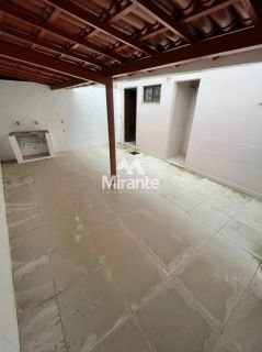 Casa de Condomínio Para Vender com 3 quartos sendo 1 suítes no bairro Santa Mônica em Feira De Santana