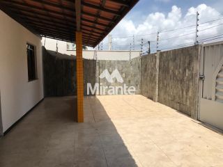Casa Para Vender com 3 quartos sendo 1 suítes no bairro Santa Mônica em Feira De Santana