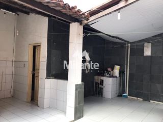 Casa Para Vender com 3 quartos sendo 1 suítes no bairro Santa Mônica em Feira De Santana