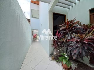 Casa Para Vender com 4 quartos sendo 2 suítes no bairro Jardim Acácia em Feira De Santana