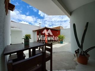 Casa Para Vender com 4 quartos sendo 2 suítes no bairro Jardim Acácia em Feira De Santana