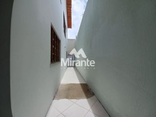 Casa Para Vender com 4 quartos sendo 2 suítes no bairro Jardim Acácia em Feira De Santana