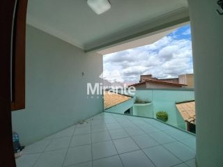 Casa Para Vender com 4 quartos sendo 2 suítes no bairro Jardim Acácia em Feira De Santana