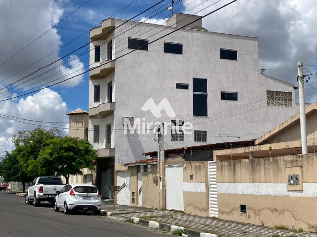 Casa Para Vender com 4 quartos sendo 1 suítes no bairro Jardim Cruzeiro em Feira De Santana