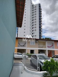 Casa de Condomínio Para Vender com 3 quartos sendo 1 suítes no bairro Santa Mônica em Feira De Santana