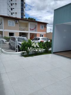 Casa de Condomínio Para Vender com 3 quartos sendo 1 suítes no bairro Santa Mônica em Feira De Santana