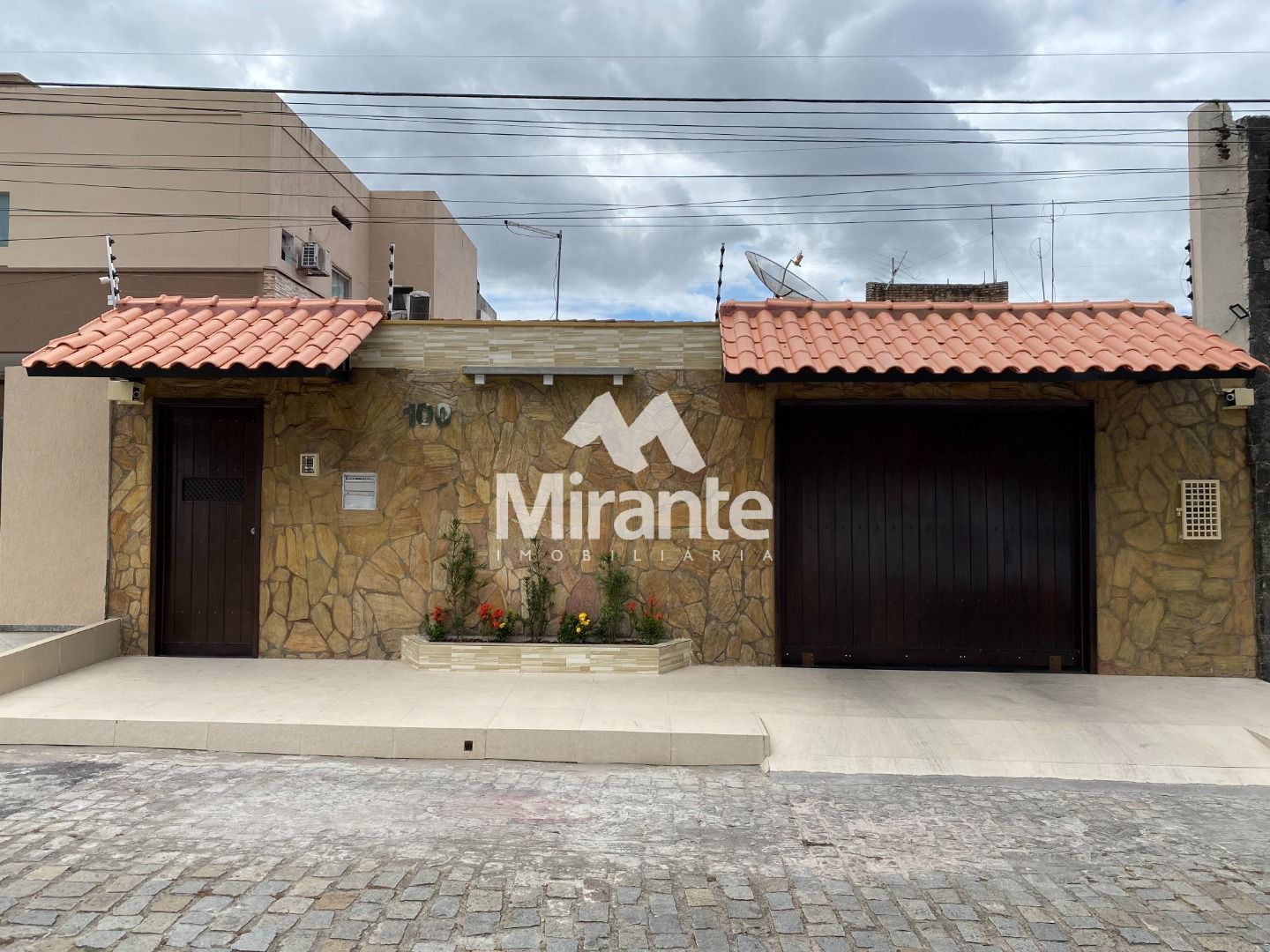 Casa Para Vender com 3 quartos no bairro Serraria Brasil em Feira De Santana