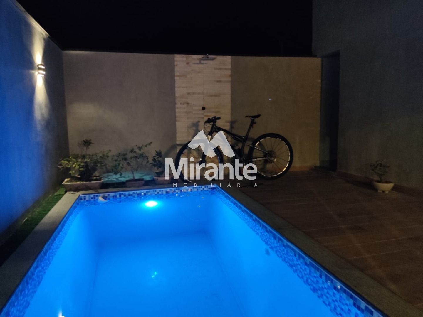 Casa de Condomínio Para Vender com 3 quartos sendo 1 suítes no bairro Chaparral em Feira De Santana