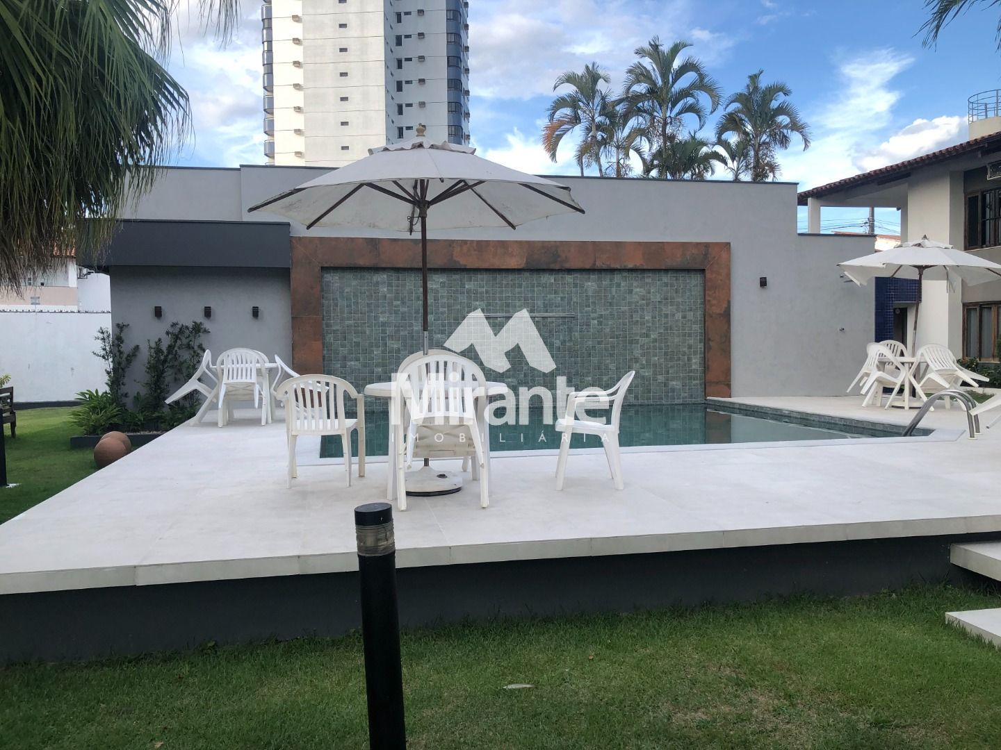 Casa de Condomínio Para Vender com 3 quartos sendo 1 suítes no bairro Santa Mônica em Feira De Santana