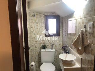 Casa de Condomínio Para Vender com 3 quartos sendo 1 suítes no bairro Santa Mônica em Feira De Santana